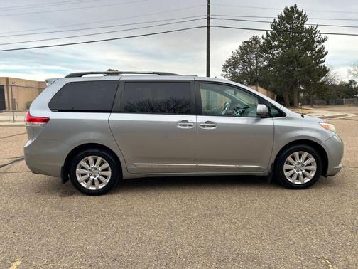 2011 Toyota Sienna LE
