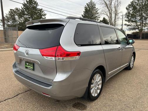 2011 Toyota Sienna LE