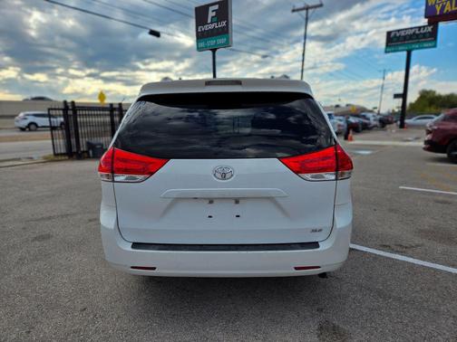 2014 Toyota Sienna XLE