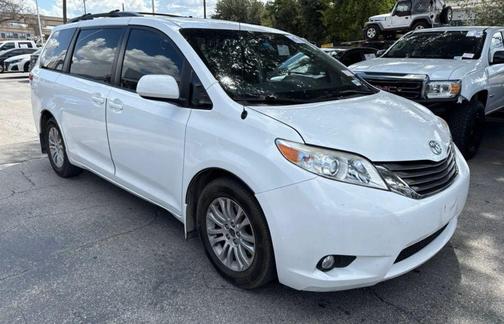 2014 Toyota Sienna XLE