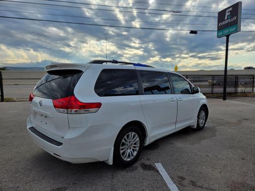 2014 Toyota Sienna XLE