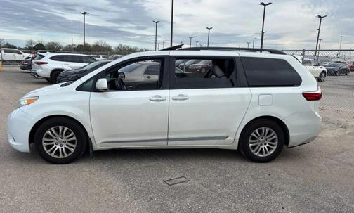 2016 Toyota Sienna XLE