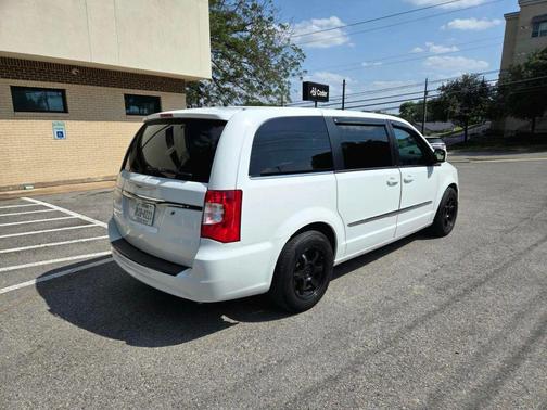 2014 Chrysler Town & Country S