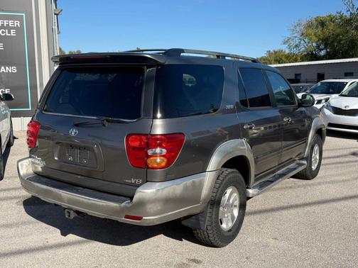 2004 Toyota Sequoia SR5