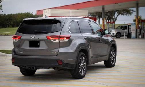 2017 Toyota Highlander SE
