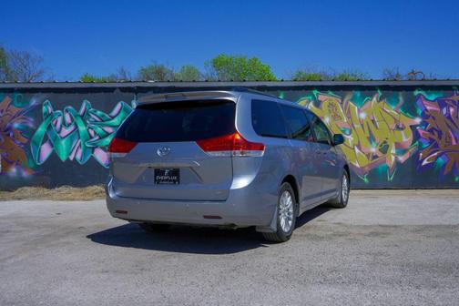 2011 Toyota Sienna XLE