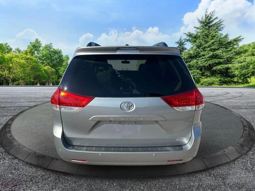 2011 Toyota Sienna XLE