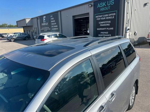 2011 Toyota Sienna XLE