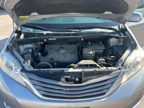 2011 Toyota Sienna XLE