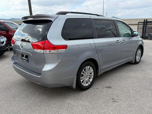 2011 Toyota Sienna XLE