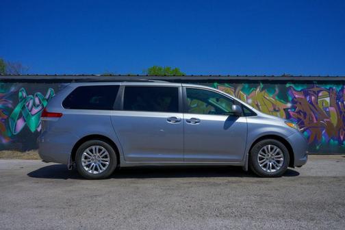 2011 Toyota Sienna XLE