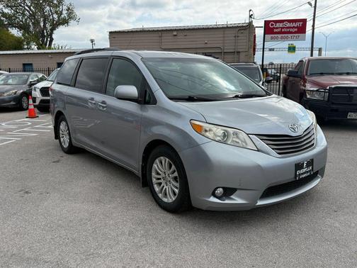 2011 Toyota Sienna XLE