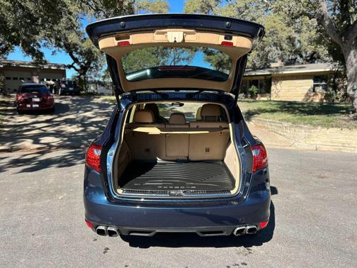 2014 Porsche Cayenne Platinum Edition