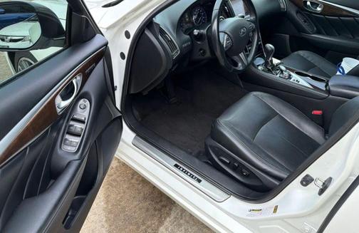 2015 INFINITI Q50 Premium
