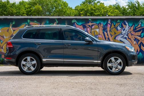Gray 2014 Volkswagen Touareg X