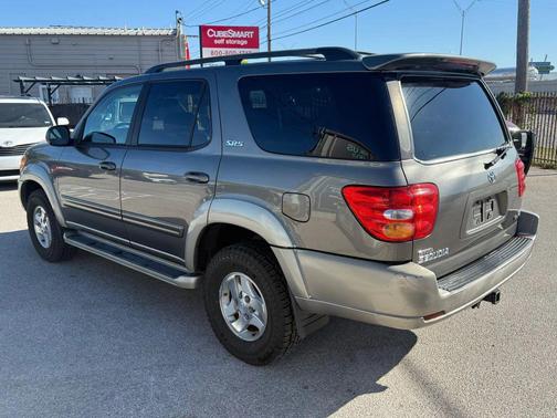 2004 Toyota Sequoia SR5