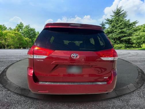 2011 Toyota Sienna XLE