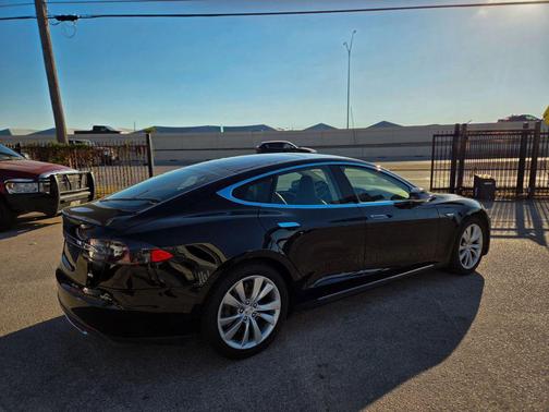 2014 Tesla Model S 85D