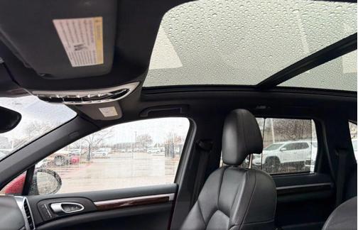 2014 Porsche Cayenne Platinum Edition