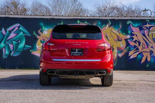 2014 Porsche Cayenne Platinum Edition