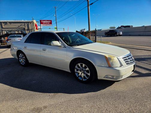 2008 Cadillac DTS Base