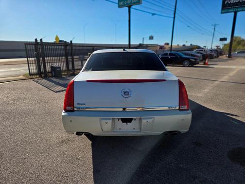 2008 Cadillac DTS Base