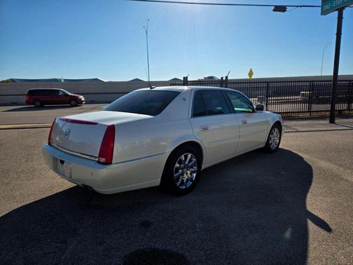 2008 Cadillac DTS Base