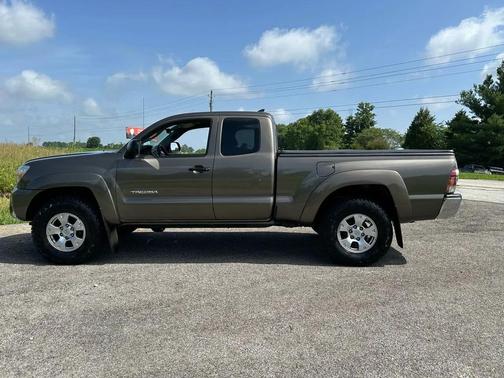 Bronze 2014 Toyota Tacoma Base
