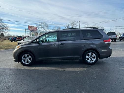 2014 Toyota Sienna LE