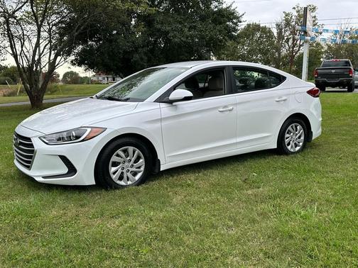 2018 Hyundai ELANTRA SE