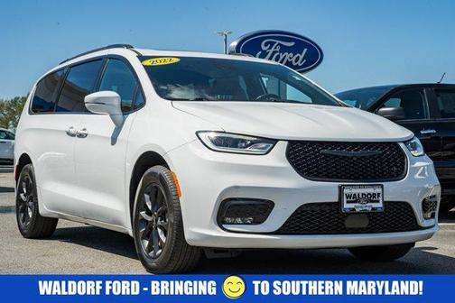 Bright White Clearcoat 2022 Chrysler Pacifica Touring-L