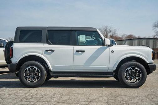 Oxford White 2026 Ford Bronco Outer Banks
