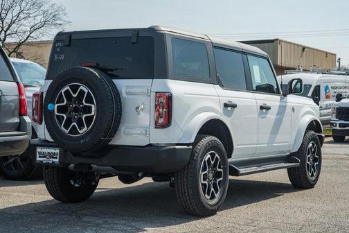 Oxford White 2026 Ford Bronco Outer Banks