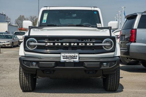 Oxford White 2026 Ford Bronco Outer Banks