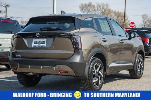 Canyon Bronze M 2025 Nissan Kicks SV