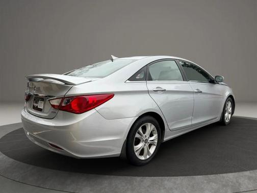 2011 Hyundai SONATA Limited