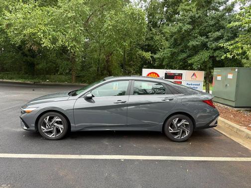 2025 Hyundai ELANTRA SEL
