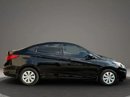 Ultra Black Pearl 2016 Hyundai Accent SE