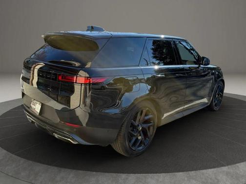 2024 Land Rover Range Rover Sport SE