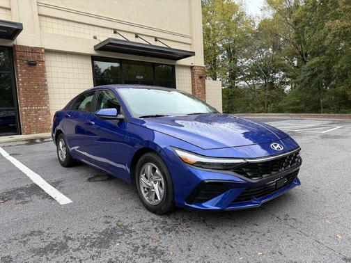 2025 Hyundai ELANTRA SE