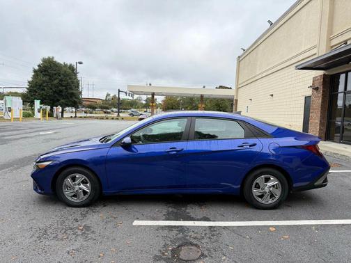 2025 Hyundai ELANTRA SE