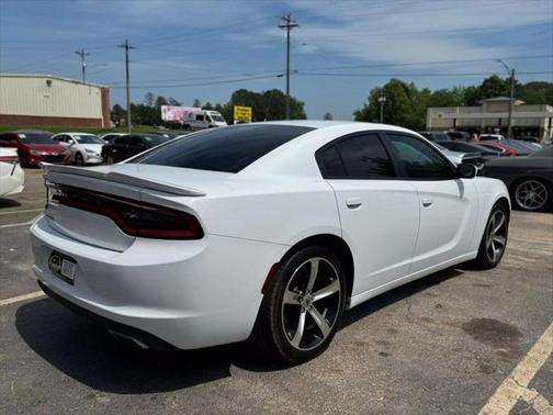 2017 Dodge Charger SE