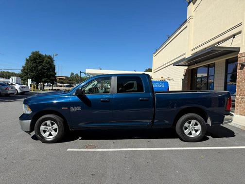 2019 RAM 1500 SLT