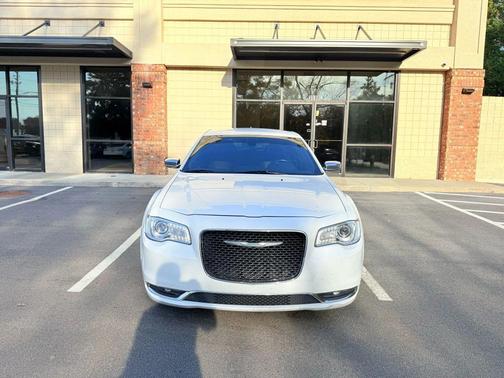 2018 Chrysler 300 Limited