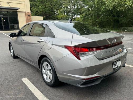 2021 Hyundai ELANTRA SE