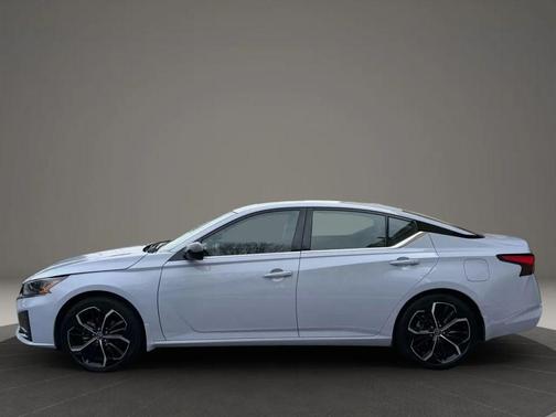 2025 Nissan Altima SR FWD