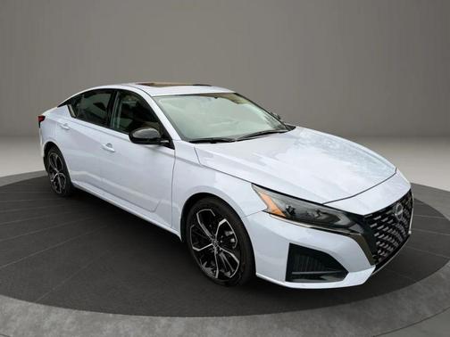 2025 Nissan Altima SR FWD