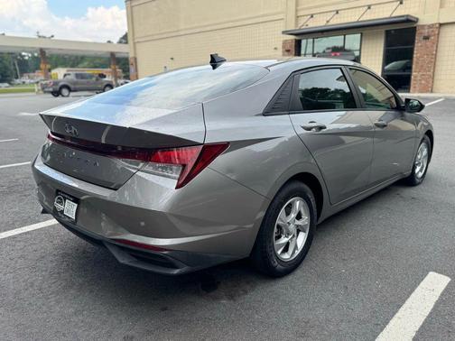 2021 Hyundai ELANTRA SE