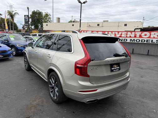 Luminous Sand Metallic 2018 Volvo XC90 T6 Momentum