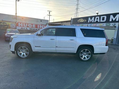Crystal White Tricoat 2016 Cadillac Escalade ESV Sport